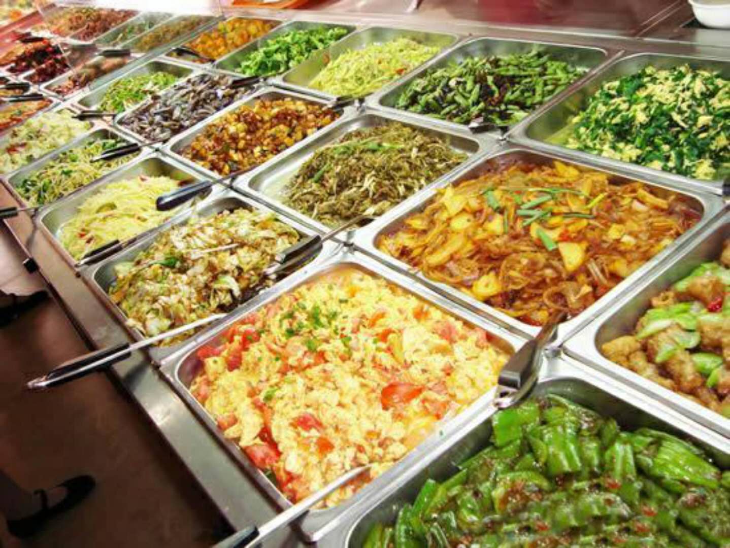 工廠食堂如何選對(duì)承包服務(wù)？蘇南餐飲教你看懂門(mén)道